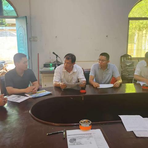 临高移动公司主要领导到包点村调研谈心谈话