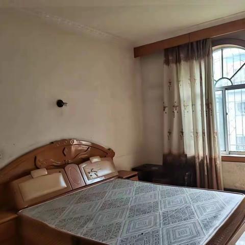 🔑🔑铁二局旁，黄金楼层大套二，86平老证18.8万