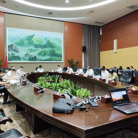 市政府办公室召开党组理论学习中心组学习会专题传达学习市委十三届五次全体（扩大） 会议精神