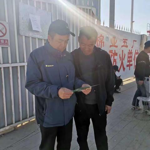 棉花兑现期间下野地金益农理财工作室赴棉花加工厂宣传理财相关产品