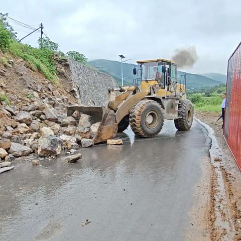 辉县市交通运输局   全力保障道路畅通