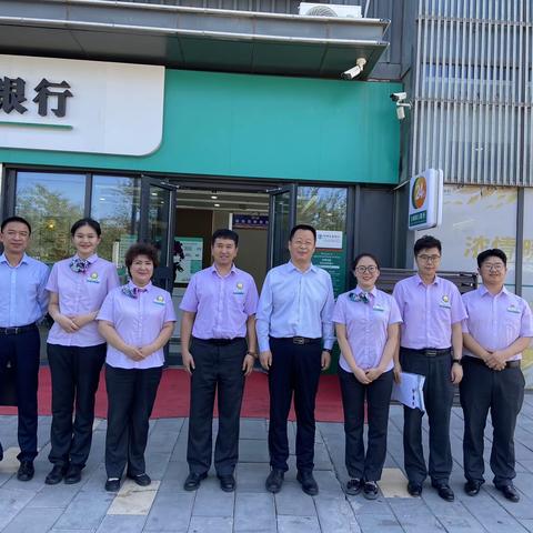 高行长赴建设路兵团支行东站路支行慰问调研