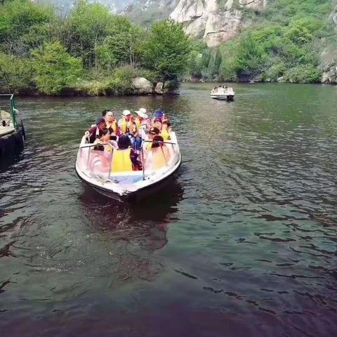 百泉山徒步嬉水捞鱼+快艇一日游