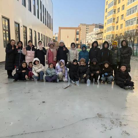 珲春市第二实验小学校五年九班校园冰雪活动