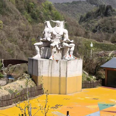 登临神农架，探寻先人足迹