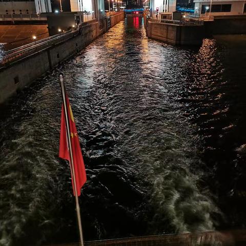 葛洲坝水涨船高的神奇，宜昌长江夜景的多彩迷人