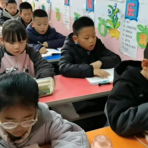 经典诵读大学班与启蒙班读书一角