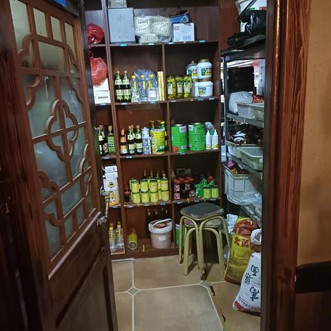 刘家大院铁锅居，2023-8-15-水电气已关闭，库房已收拾，车库已关闭后门已关闭