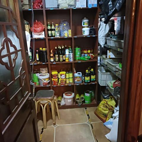 刘家大院铁锅居，2023-8-20-水电气已关闭，库房已收拾，车库已关闭后门已关闭