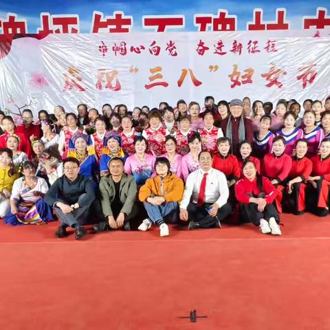 “巾帼心向党 奋进新征程”——柳北区石碑坪镇石碑村举办庆“三八”妇女节文艺汇演。
