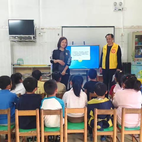 童心祭英烈·清明忆先贤 ──柳北区石碑坪镇关工委联合开展清明主题幼儿教育活动