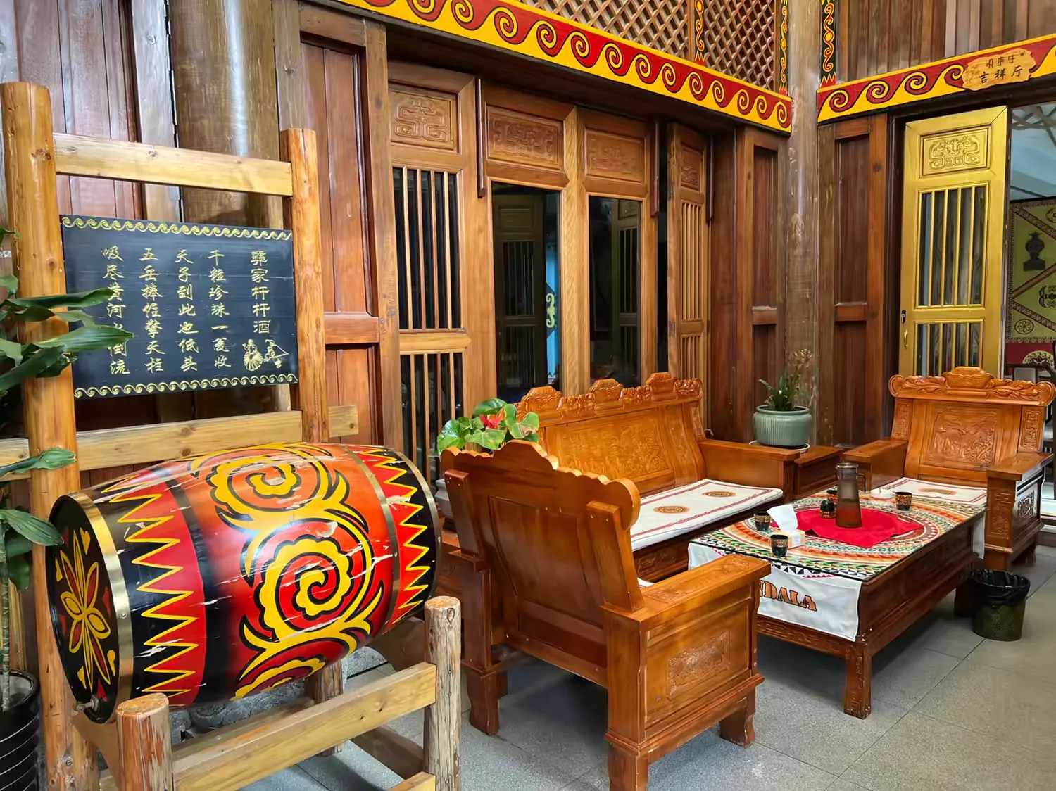 五彩凉山彝族酒楼