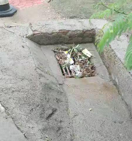 为民解忧通下水  疏通管道暖人心