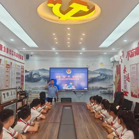 安全“童”行  法治护航—丰润区燕山路派出所张堃鹏警官走进丰润区燕山路小学讲授法治教育课