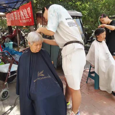 【福芯之家高科绿水东城社区养老服务站】义剪义诊进社区，贴心服务暖人心