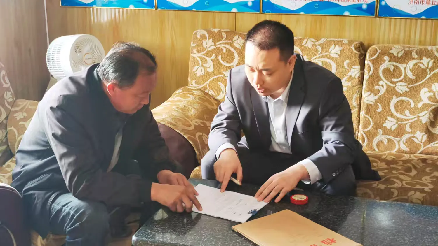 简篇-章丘:政协委员担当作为,齐鲁银行助力秋收