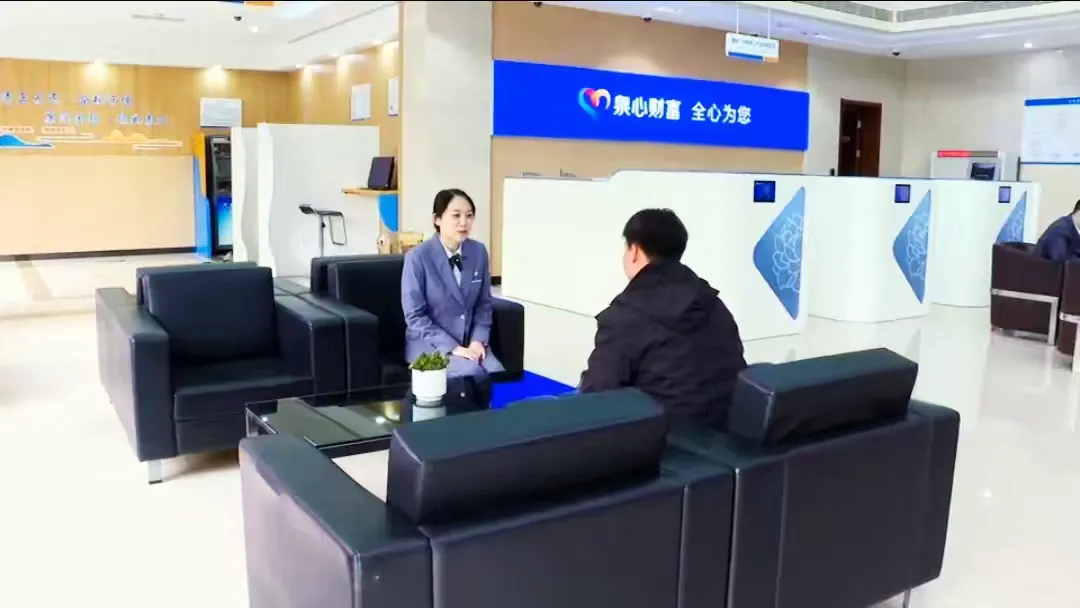 简篇-章丘:政协委员担当作为,齐鲁银行助力秋收