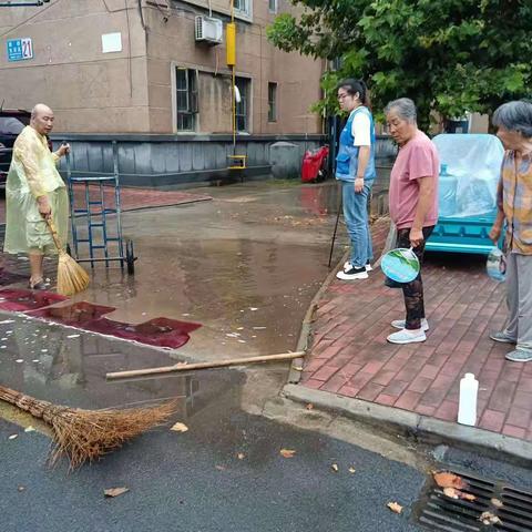 大雨虽大 但暖人心