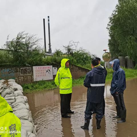 以“汛”为令筑牢防汛安全“堤坝”交通运输局抢修水毁道路，促安全保畅通