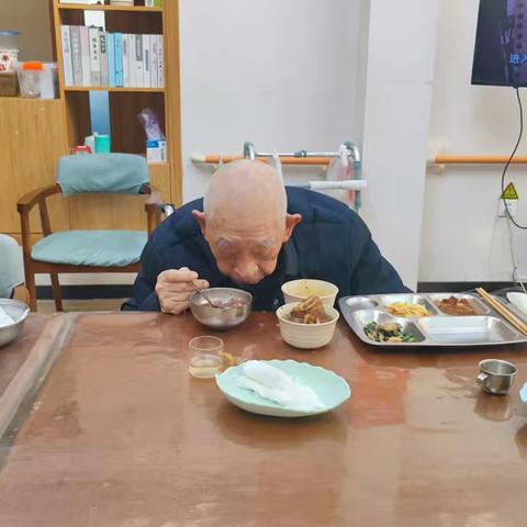 【仁德至护·解放路综合养老服务中心】腊八情暖，粥香四溢