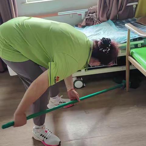【仁德至护·解放路街道综合养老服务中心】开展卫生死角清理专项行动