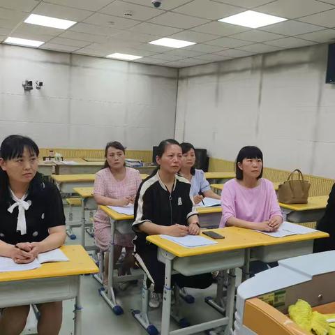 立足课堂，守望成长一平顶山市马利滑小学语文名师工作室听评课活动