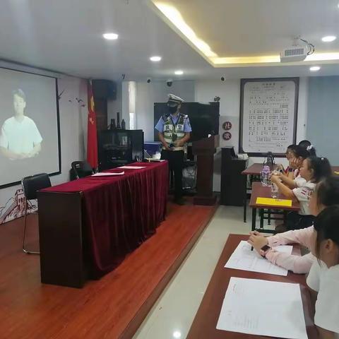 “文明迎亚运，礼让斑马线”