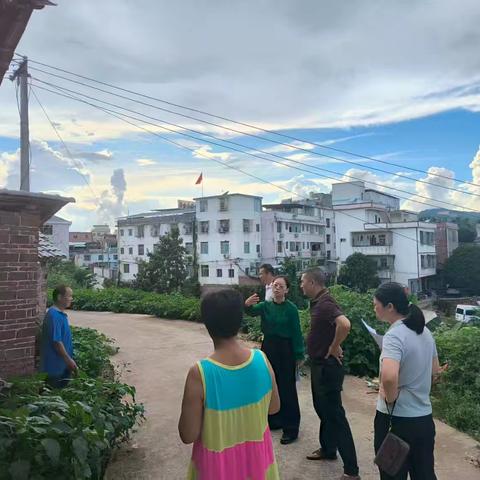 岭背村新时代文明实践站的简篇开展养殖户污染环境防治宣传活动