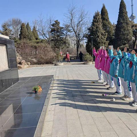 《缅怀先烈   继承初心》