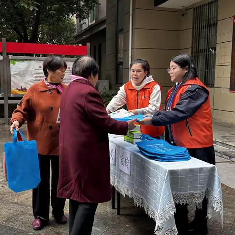 西安市未央区辛家庙街道海璟印象城社区退役军人服务站开展垃圾分类宣传活动