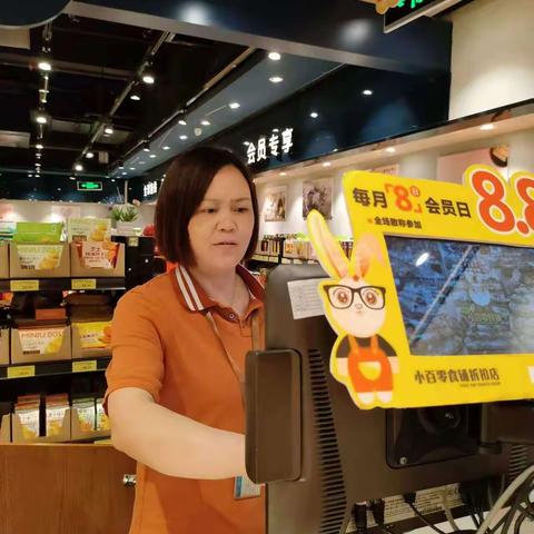 努力工作，全心投入，每一天都做最好的自己-----盘龙城店4月服务明星