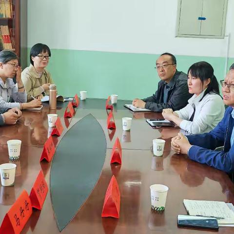 校地合作深度融合，构建中药材产业科技服务平台