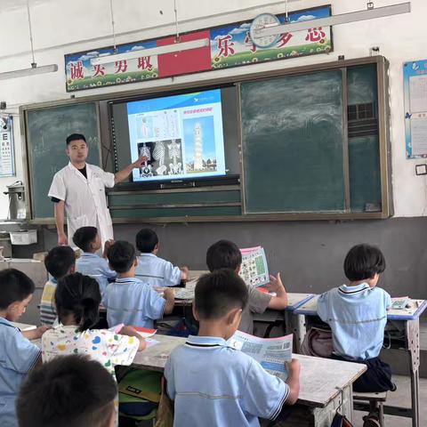半堤镇卫生院走进潘楼小学开展视力及脊柱侧弯防控知识宣传