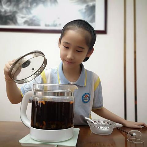 《一杯姜枣茶，驱寒暖人心》