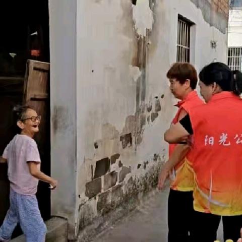 小小身影，满满牵挂
