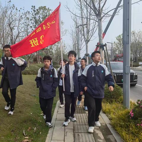 “漪”路繁花探“金”彩，湖光水韵绘江南 -记艾青中学高二3班金漪湖毅行活动
