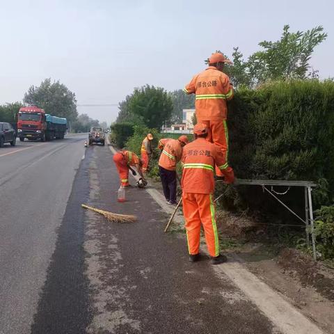 任泽区公路管理站加强路域环境整治，为人民出行创造优美环境