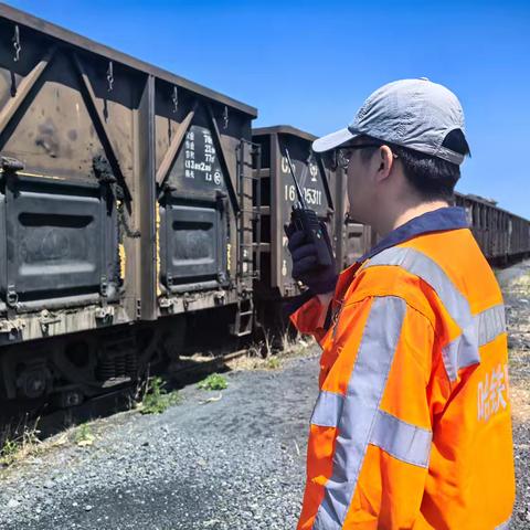 青春在铁轨上闪光 | 00后货运员牛润迪：以责任筑牢每一车货物的安全防线