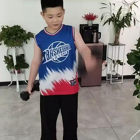 大家好！我是池阳小学四年级一班张睿琦，我正在参加池阳小学“微实践做中学”之微运动活动