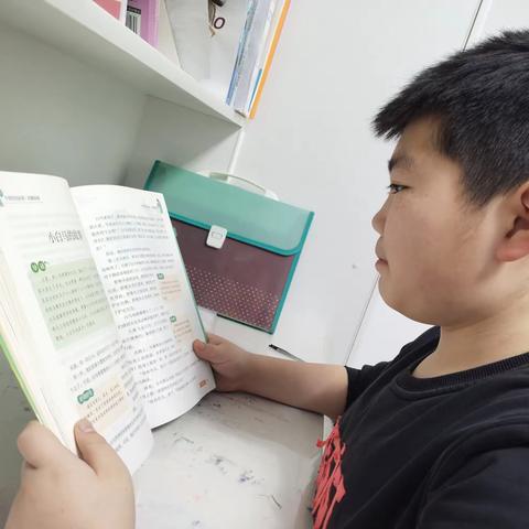 池阳小学五年级一班张睿琦“微阅读”“微背古诗”“微英语”