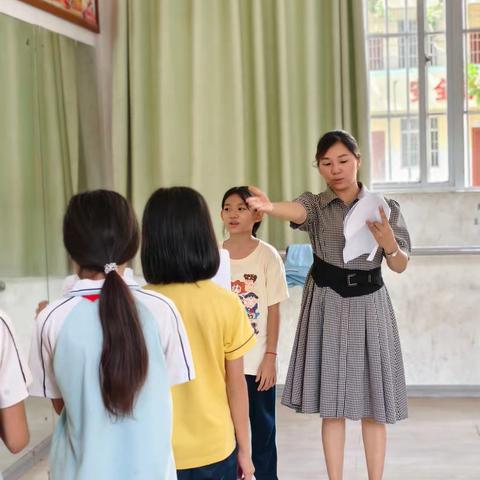 课题《黎族民间童话故事课本剧的编排与演出》之海口市美安小学推广《毛鸡与木耳的奇幻考状元之旅》