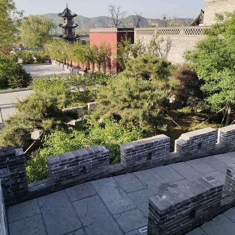 我是池阳小学五年级四班的周笑妍，我正在参加池阳小学微实践“习语”润童心 “五星”向未来之“微旅行”