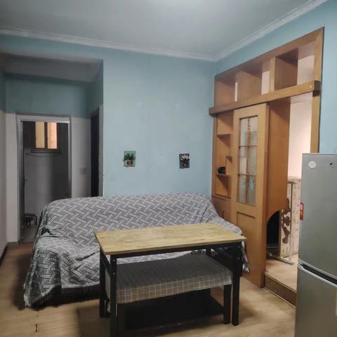 出租:金罗马旁 学府芳邻 套一带书房 家具家电齐全 低楼层 750/月 随时看房 6817