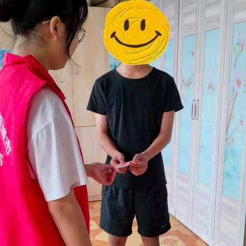 十元未来：大学生服务队开展助学活动