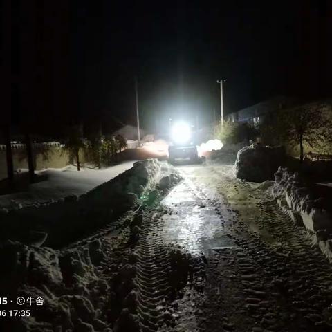 【主题教育】大沁他拉镇:连夜奋战清积雪保畅通