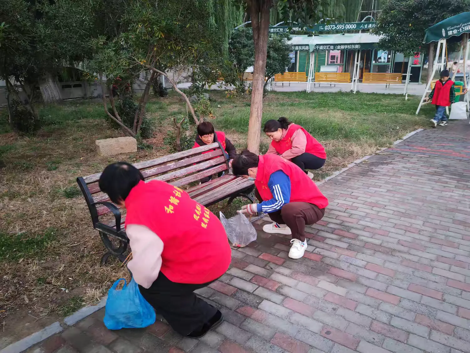 简篇-新乡市传统文化协会封丘代表处“为文明添光彩”晨捡环保活动(2024年第31期,总第308期)