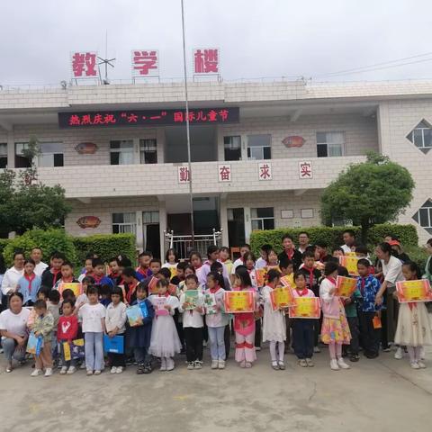 花样童年   别样六一——彭屯小学儿童节活动总结