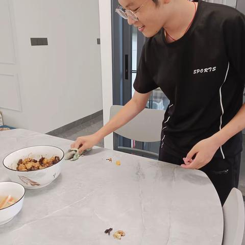 劳动点亮生活乐享缤纷假期