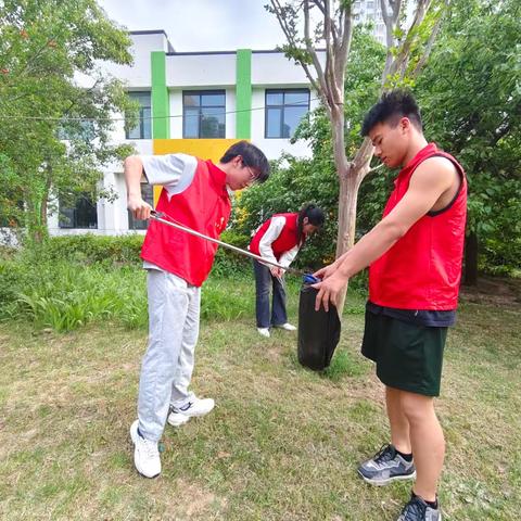 紫荆路街道政通社区大学生志愿服务队“五四风雷起  青春志愿行”清洁志愿服务活动