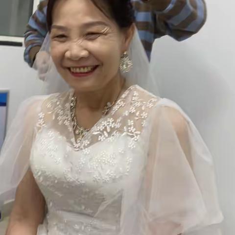 “时光记忆 幸福夕阳”华洲城云天社区为辖区老人举办公益摄影活动